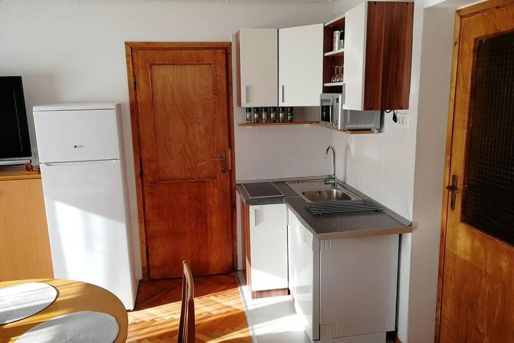 Apartamento Zrm Center Idrija Exterior foto
